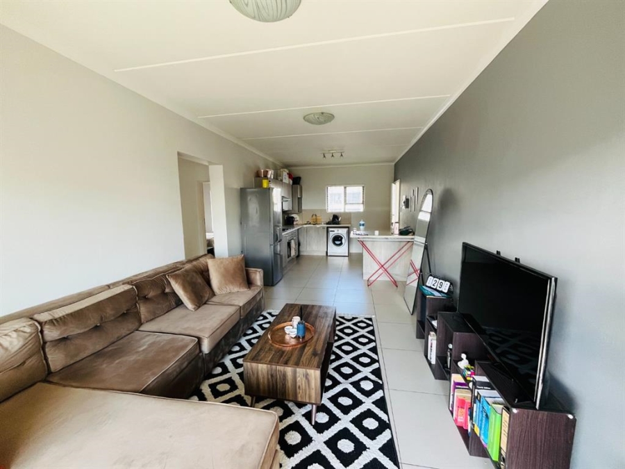 To Let 2 Bedroom Property for Rent in Erand Gardens Gauteng