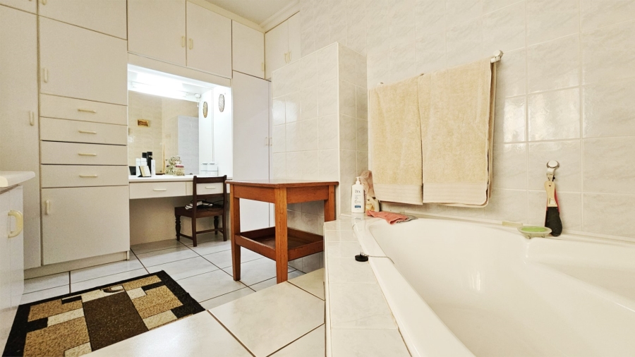2 Bedroom Property for Sale in Three Rivers East Gauteng