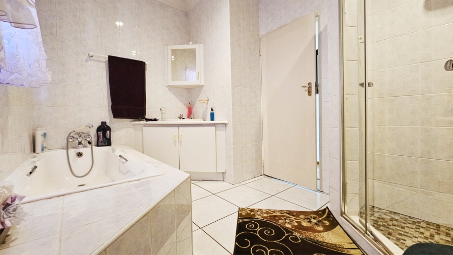 2 Bedroom Property for Sale in Three Rivers East Gauteng