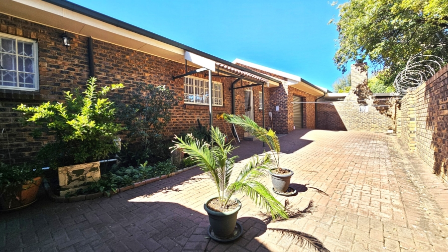 2 Bedroom Property for Sale in Three Rivers East Gauteng
