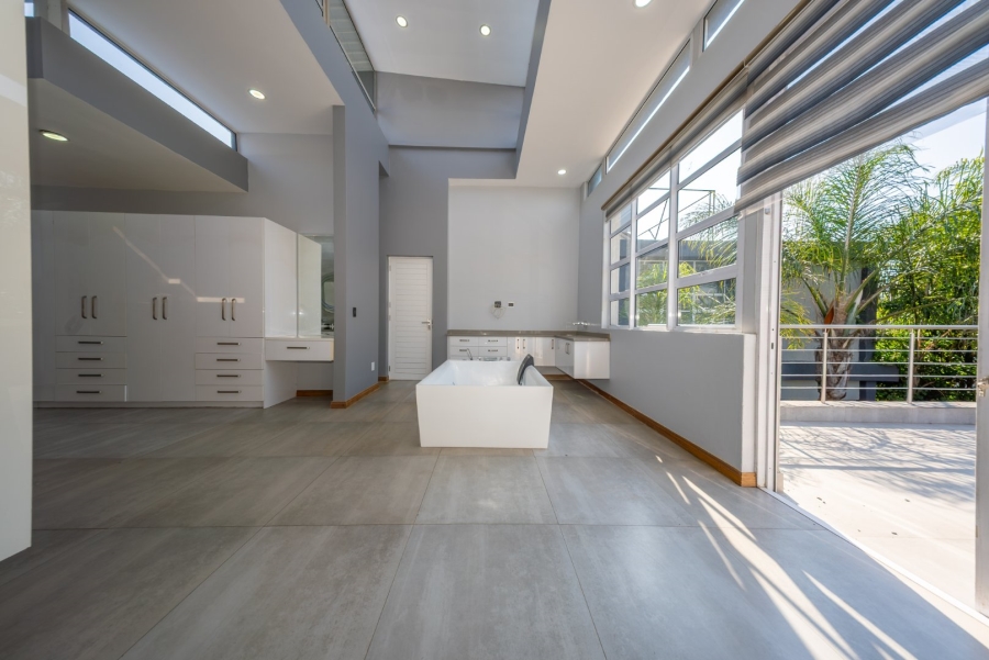 5 Bedroom Property for Sale in Greenstone Hill Gauteng