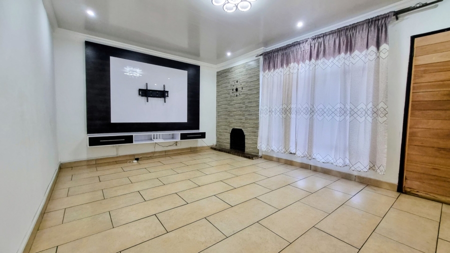 3 Bedroom Property for Sale in Sonland Park Gauteng