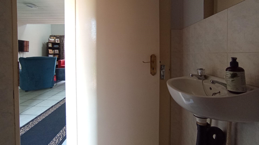 2 Bedroom Property for Sale in Vorna Valley Gauteng