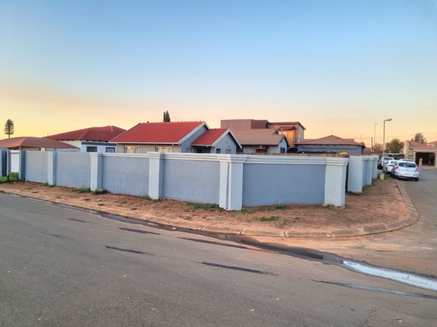 2 Bedroom Property for Sale in Dawn Park Gauteng