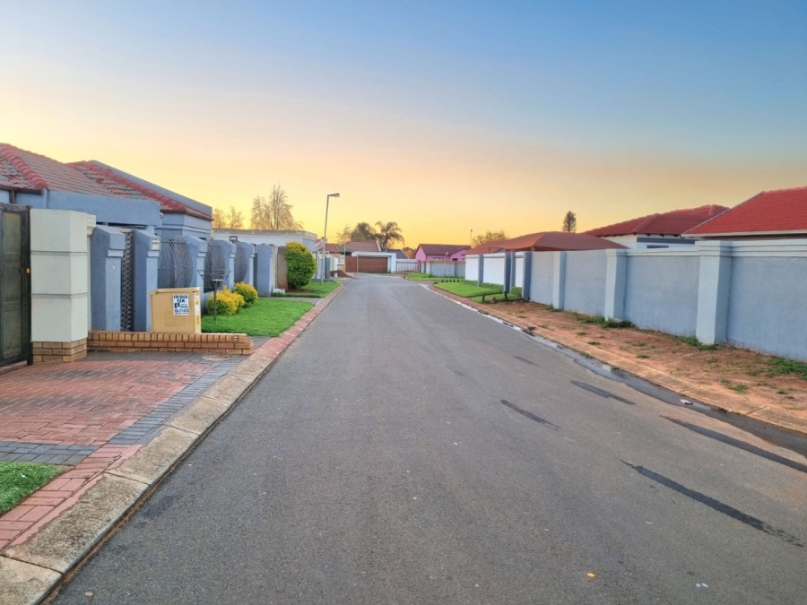 2 Bedroom Property for Sale in Dawn Park Gauteng