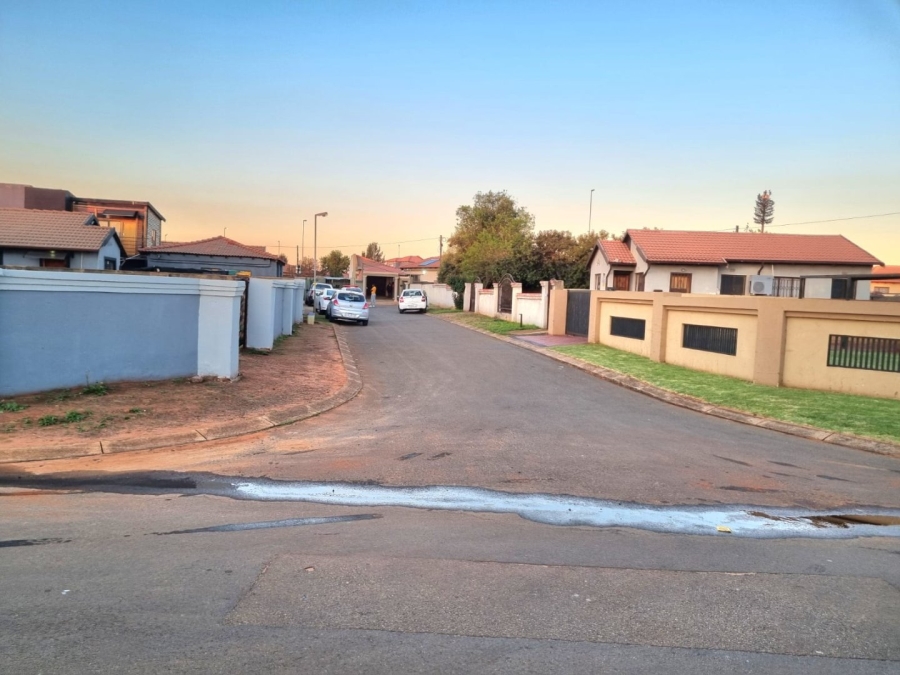 2 Bedroom Property for Sale in Dawn Park Gauteng