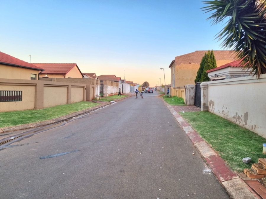 2 Bedroom Property for Sale in Dawn Park Gauteng