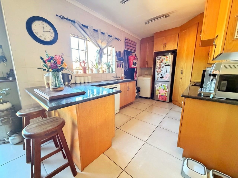 2 Bedroom Property for Sale in Rooihuiskraal North Gauteng