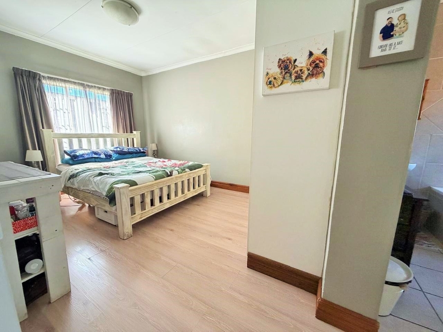 2 Bedroom Property for Sale in Rooihuiskraal North Gauteng