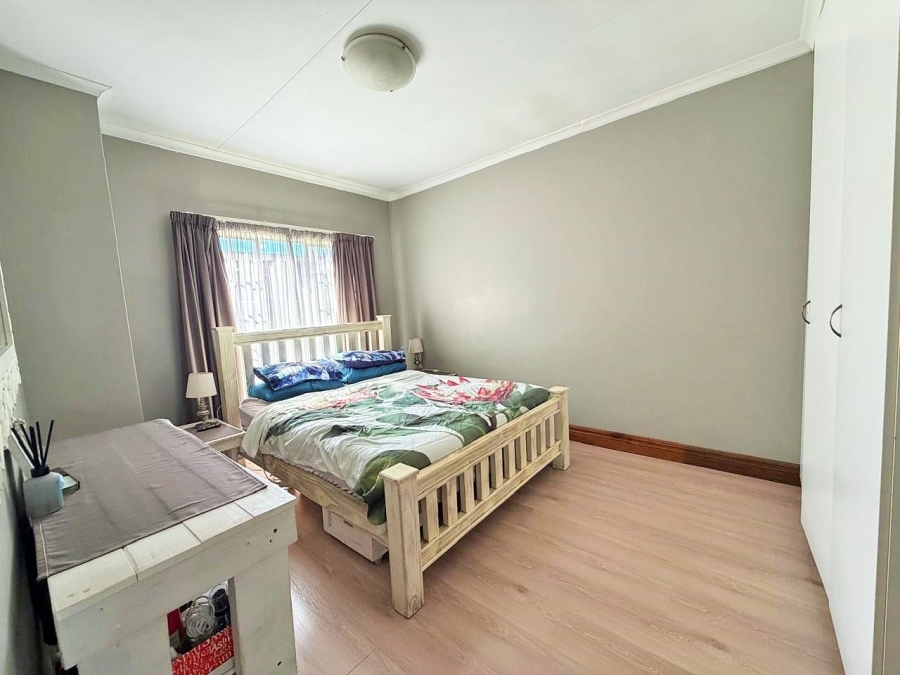 2 Bedroom Property for Sale in Rooihuiskraal North Gauteng
