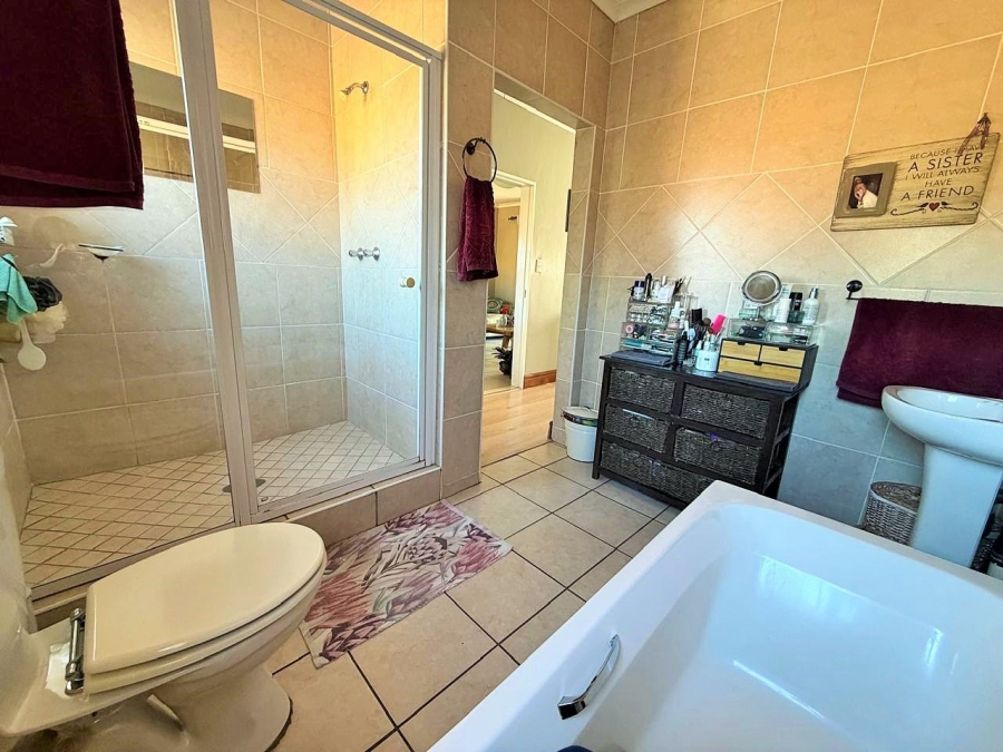 2 Bedroom Property for Sale in Rooihuiskraal North Gauteng