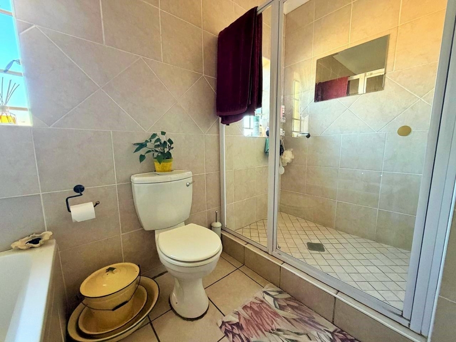 2 Bedroom Property for Sale in Rooihuiskraal North Gauteng