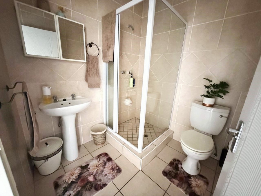 2 Bedroom Property for Sale in Rooihuiskraal North Gauteng