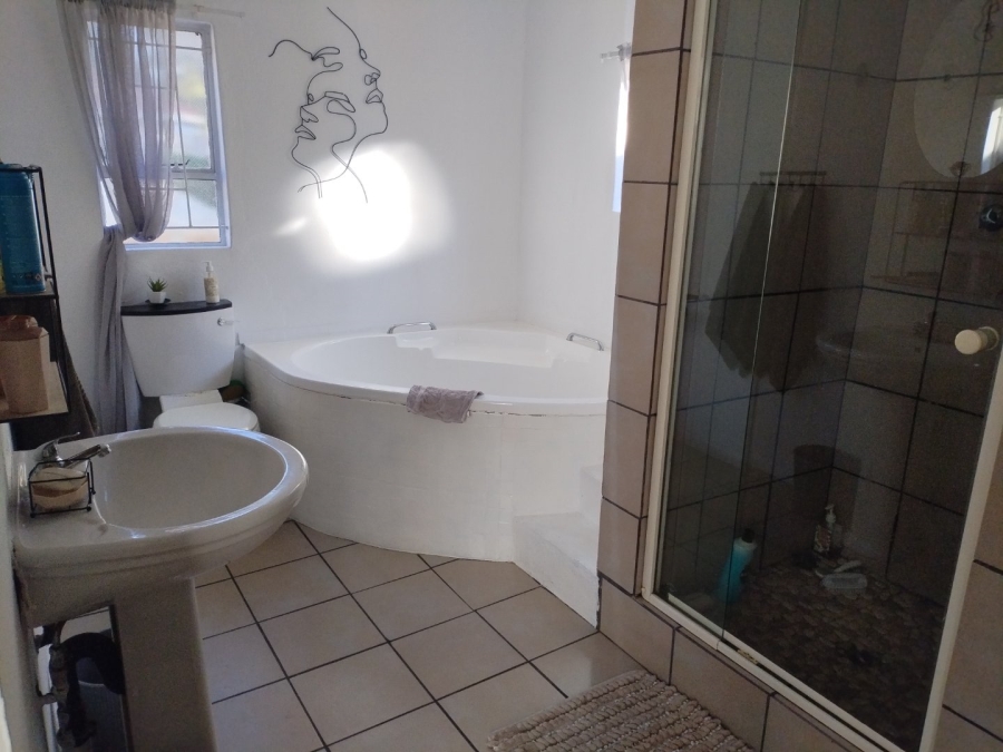 4 Bedroom Property for Sale in Selection Park Gauteng