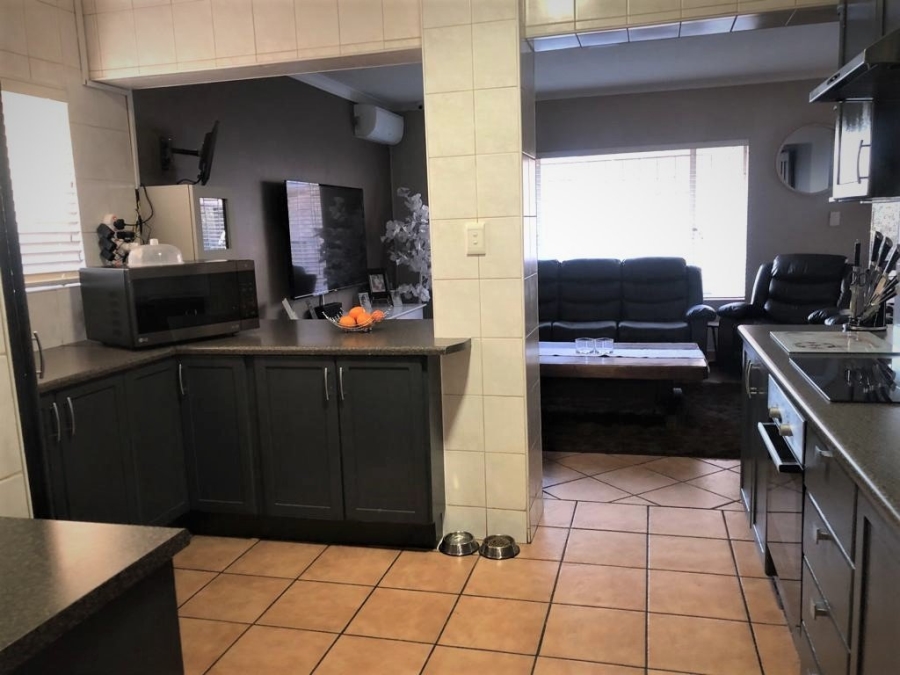 4 Bedroom Property for Sale in Amberfield Gauteng