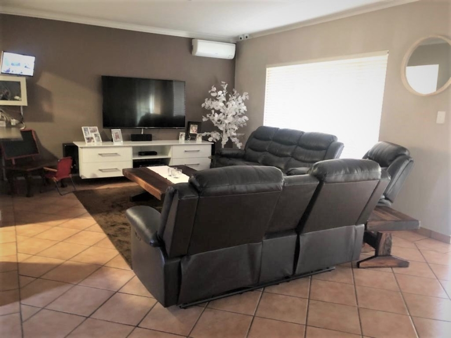 4 Bedroom Property for Sale in Amberfield Gauteng