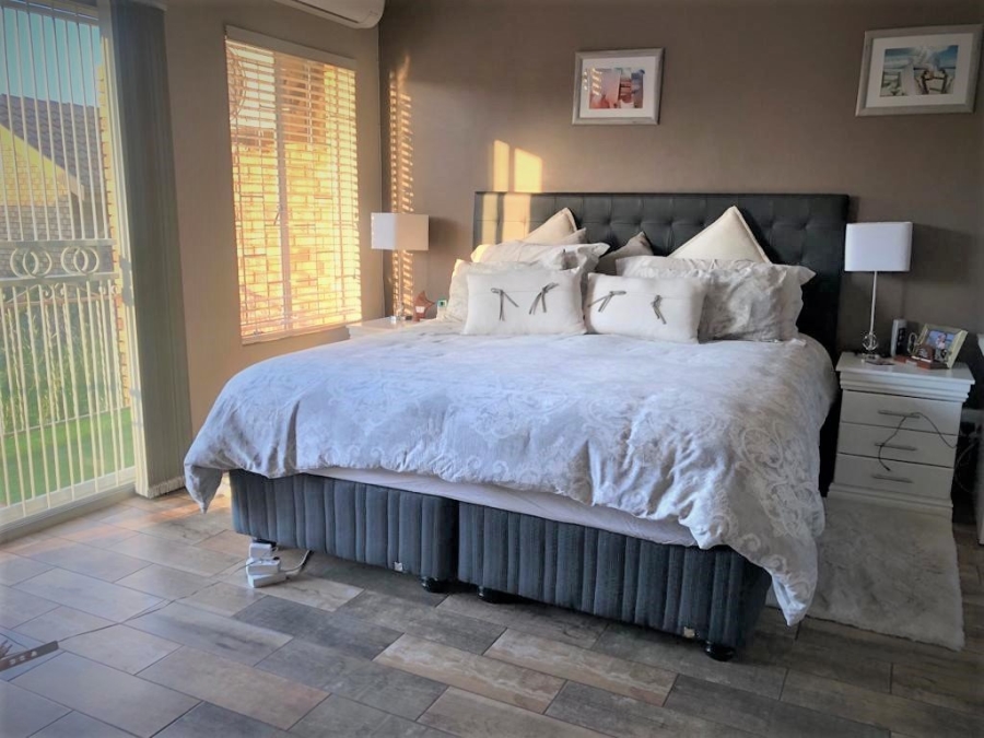 4 Bedroom Property for Sale in Amberfield Gauteng