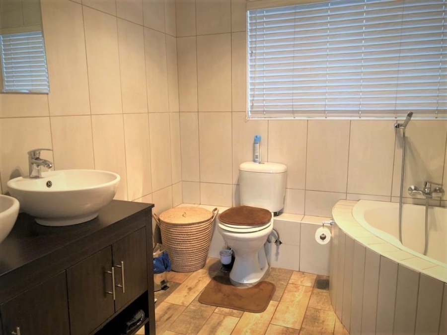 4 Bedroom Property for Sale in Amberfield Gauteng