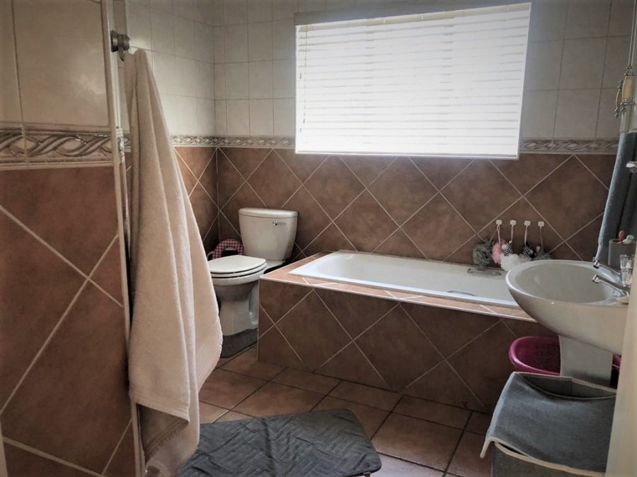 4 Bedroom Property for Sale in Amberfield Gauteng