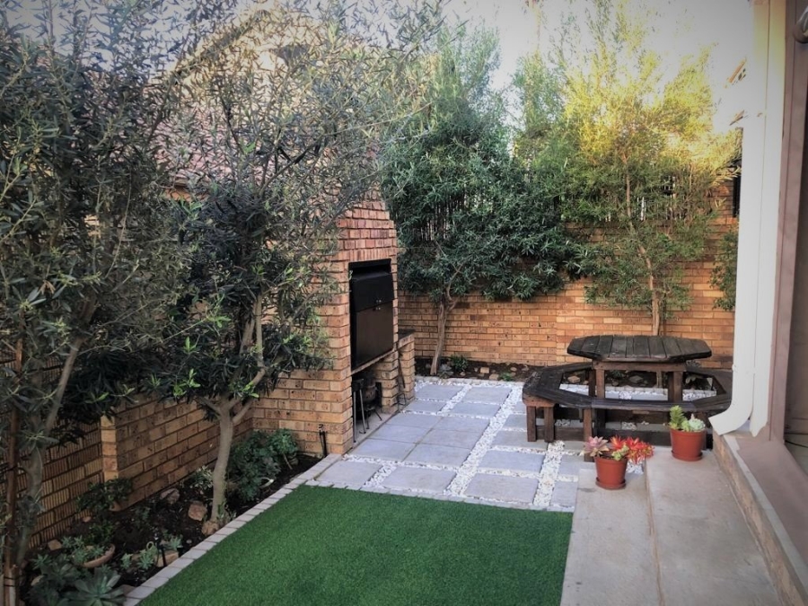 4 Bedroom Property for Sale in Amberfield Gauteng