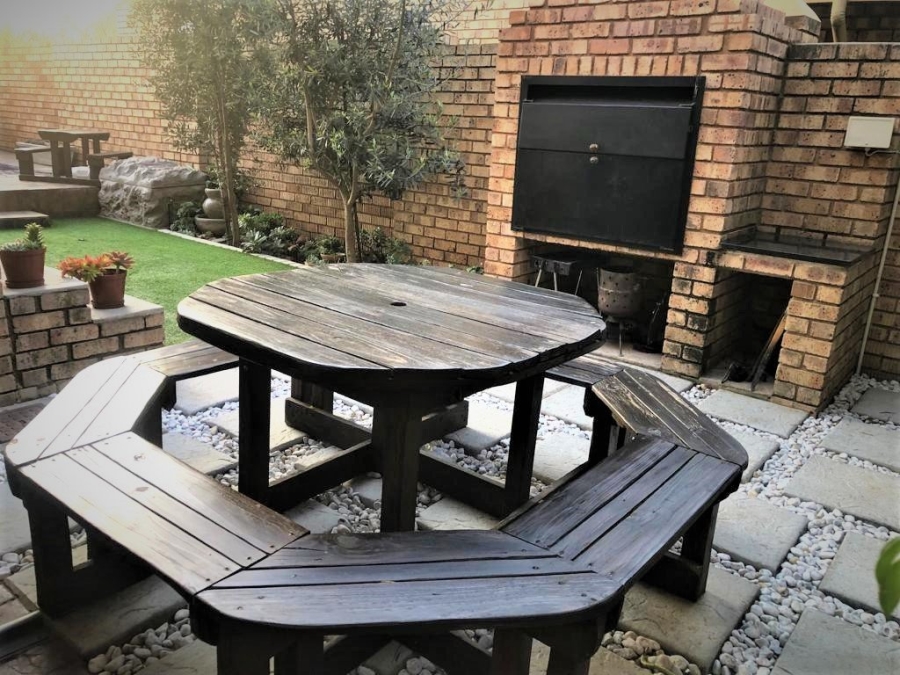 4 Bedroom Property for Sale in Amberfield Gauteng