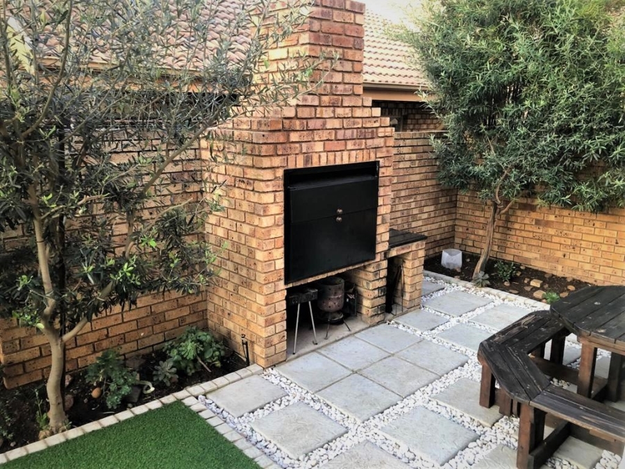 4 Bedroom Property for Sale in Amberfield Gauteng