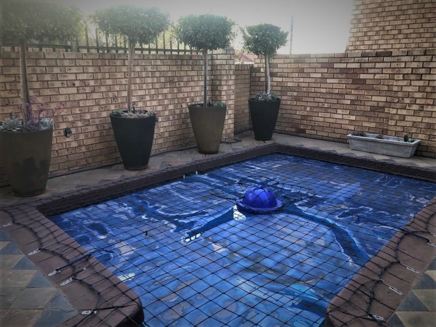 4 Bedroom Property for Sale in Amberfield Gauteng