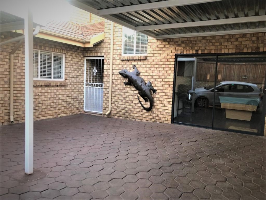 4 Bedroom Property for Sale in Amberfield Gauteng