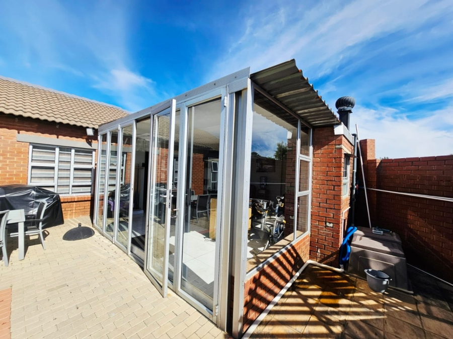 3 Bedroom Property for Sale in Monavoni Gauteng