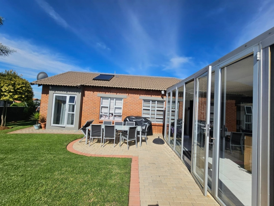 3 Bedroom Property for Sale in Monavoni Gauteng