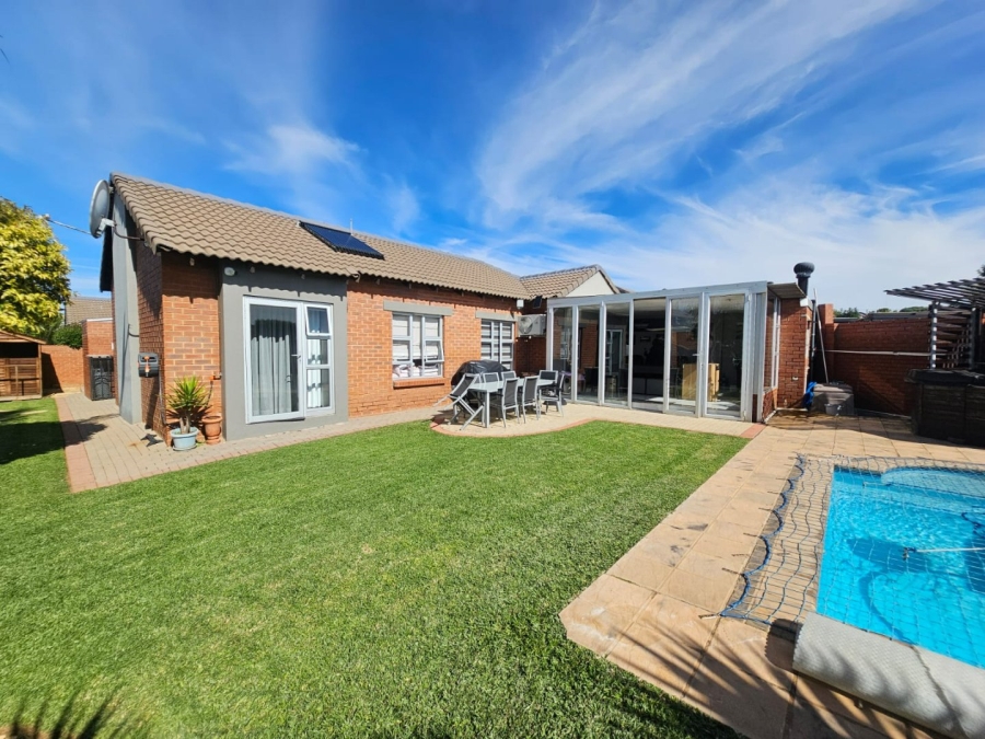3 Bedroom Property for Sale in Monavoni Gauteng