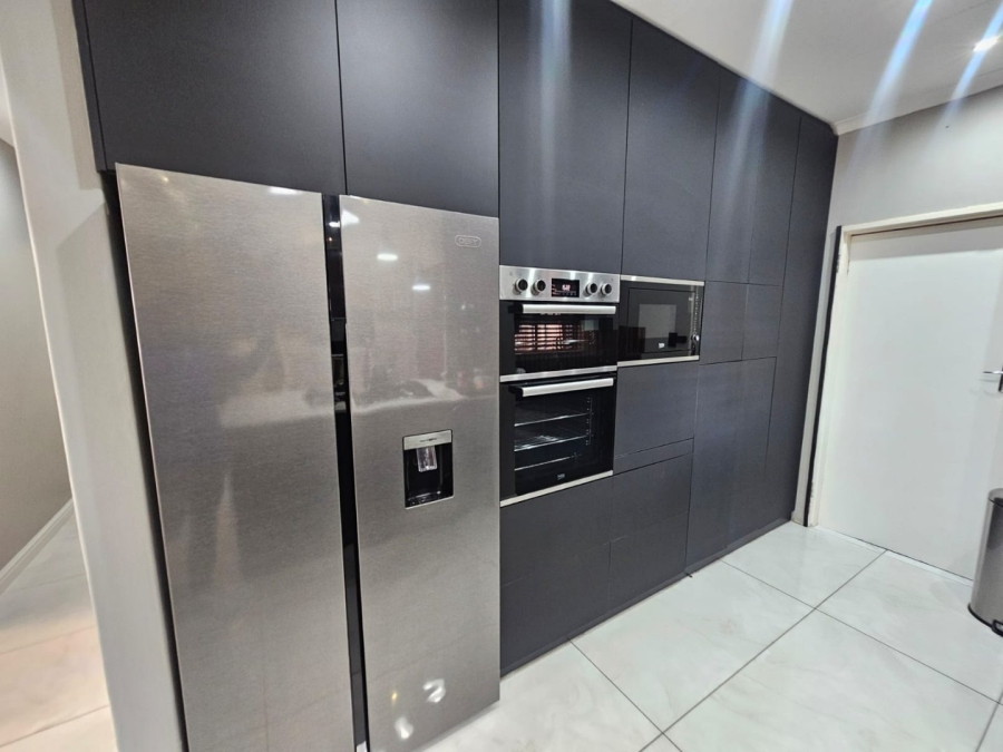 3 Bedroom Property for Sale in Monavoni Gauteng