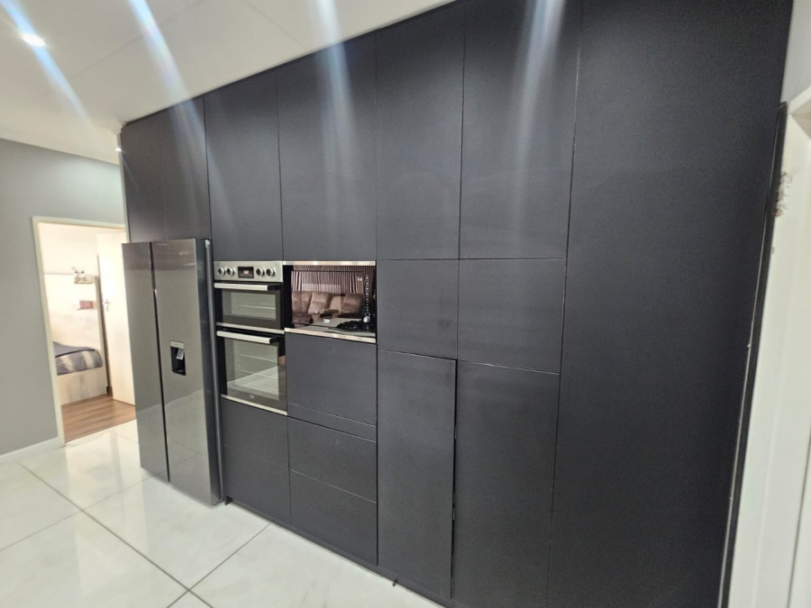3 Bedroom Property for Sale in Monavoni Gauteng