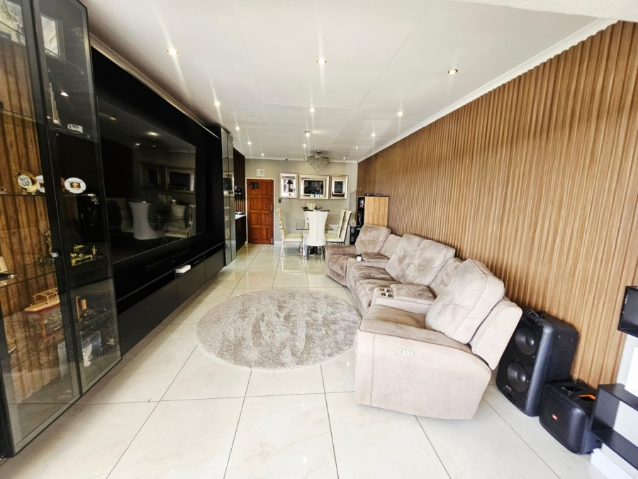 3 Bedroom Property for Sale in Monavoni Gauteng