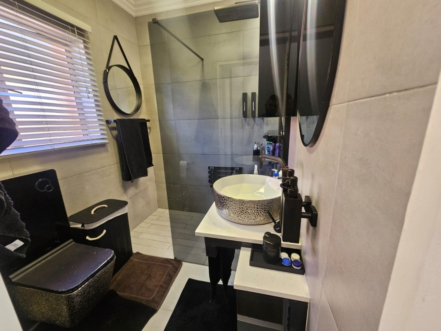 3 Bedroom Property for Sale in Monavoni Gauteng