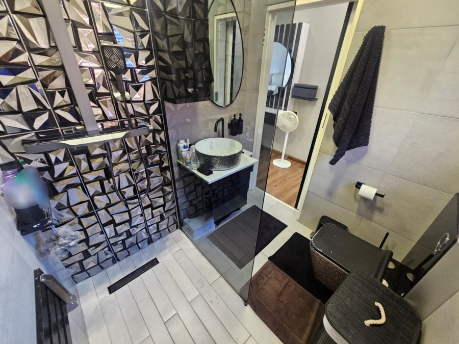 3 Bedroom Property for Sale in Monavoni Gauteng