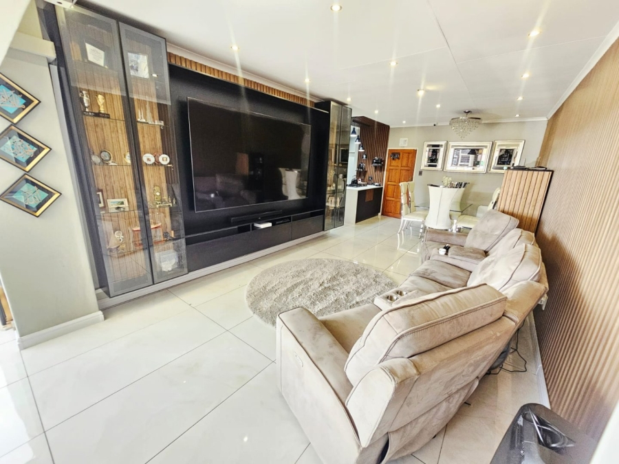 3 Bedroom Property for Sale in Monavoni Gauteng