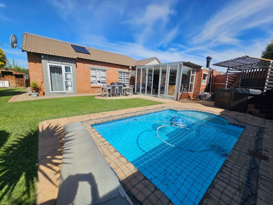 3 Bedroom Property for Sale in Monavoni Gauteng
