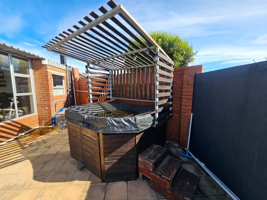 3 Bedroom Property for Sale in Monavoni Gauteng