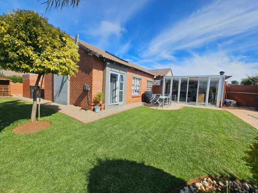 3 Bedroom Property for Sale in Monavoni Gauteng