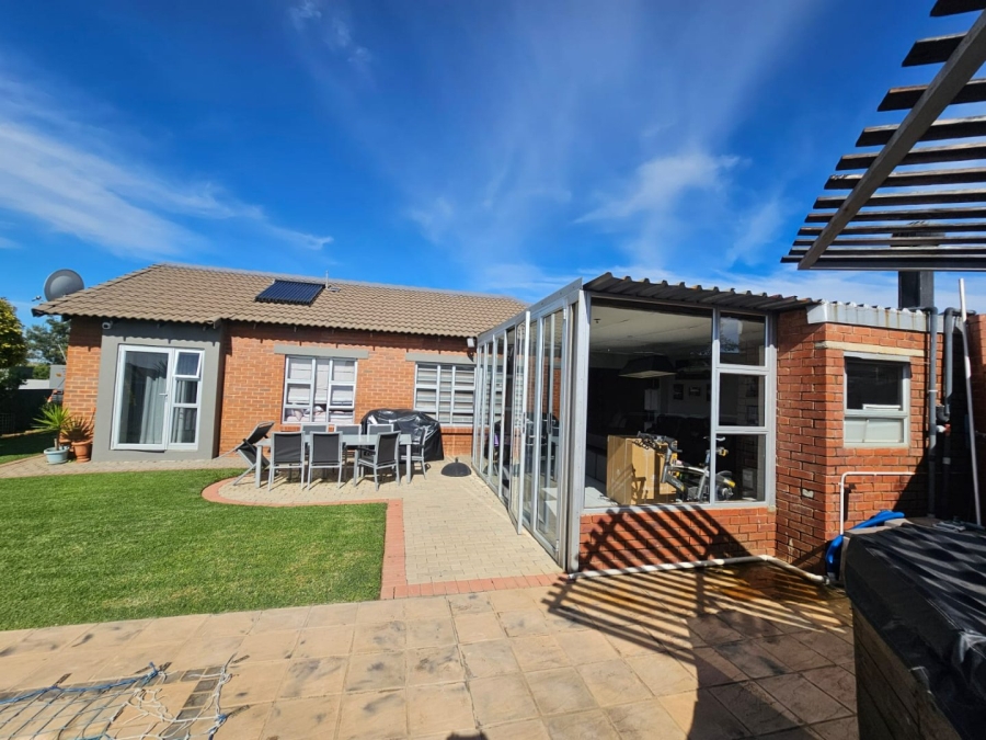 3 Bedroom Property for Sale in Monavoni Gauteng