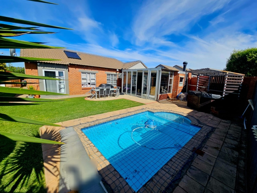 3 Bedroom Property for Sale in Monavoni Gauteng