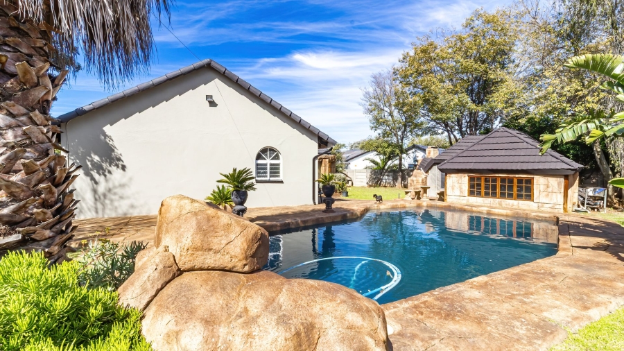 4 Bedroom Property for Sale in Brackenhurst Gauteng