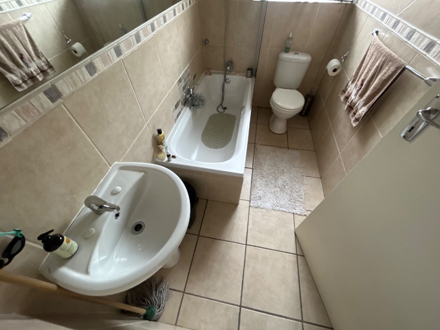 3 Bedroom Property for Sale in Noordwyk Gauteng