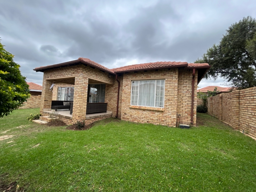 3 Bedroom Property for Sale in Noordwyk Gauteng
