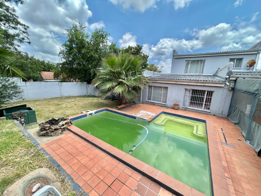 5 Bedroom Property for Sale in Vorna Valley Gauteng