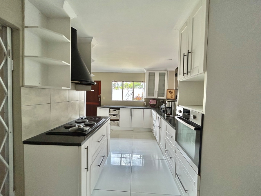 5 Bedroom Property for Sale in Vorna Valley Gauteng