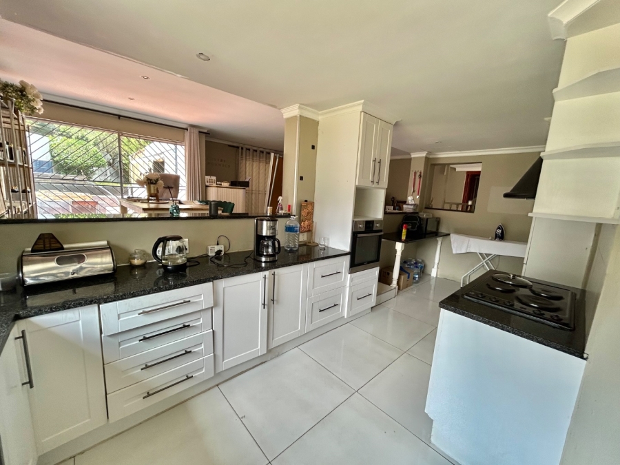 5 Bedroom Property for Sale in Vorna Valley Gauteng