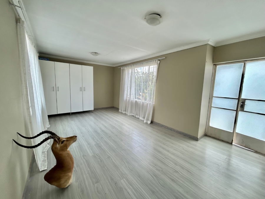 5 Bedroom Property for Sale in Vorna Valley Gauteng