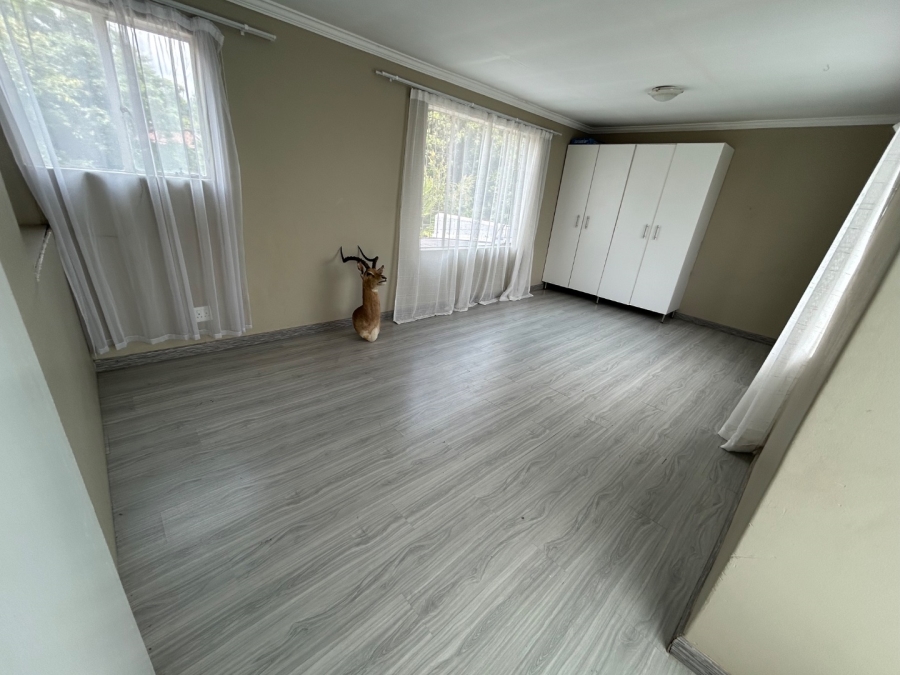 5 Bedroom Property for Sale in Vorna Valley Gauteng